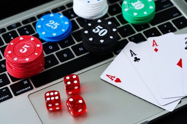 rgn air ဘင်ဂို VIP bingo room တွင် special jackpot ball draw ဖြစ်ပျက်နေသောမြင်ကွင်း
