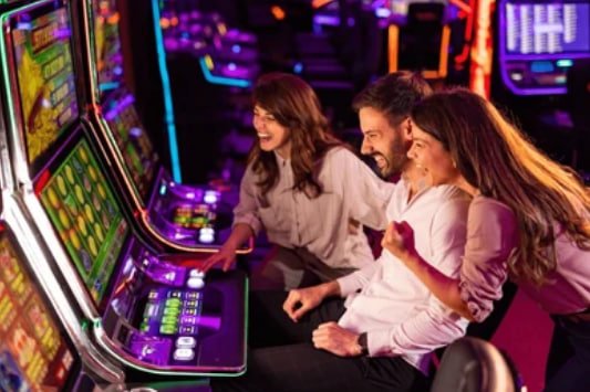 rgn air ဘင်ဂို mobile app တွင် bingo ticket ဝယ်ယူကာ Myanmar ကစားသမားတစ်ဦး ကစားနေသောမြင်ကွင်း